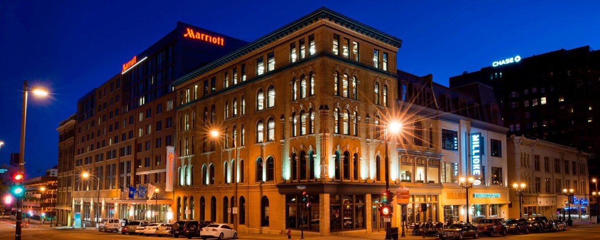 Milwaukee Marriott Downtown photo