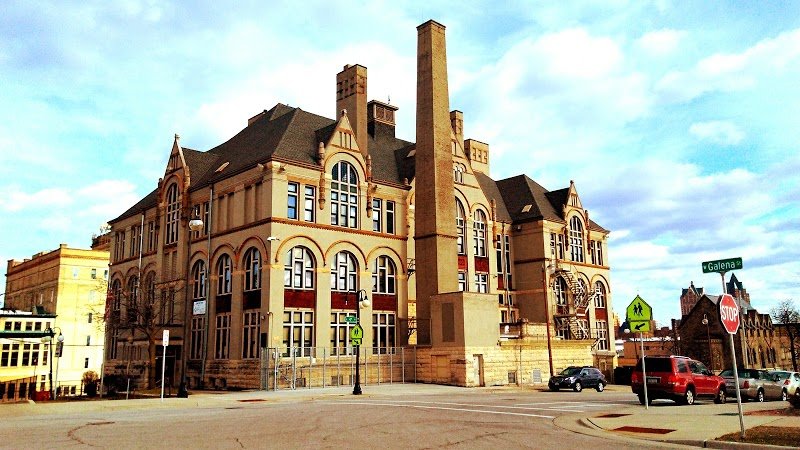 Milwaukee Youth Arts Center cover picture