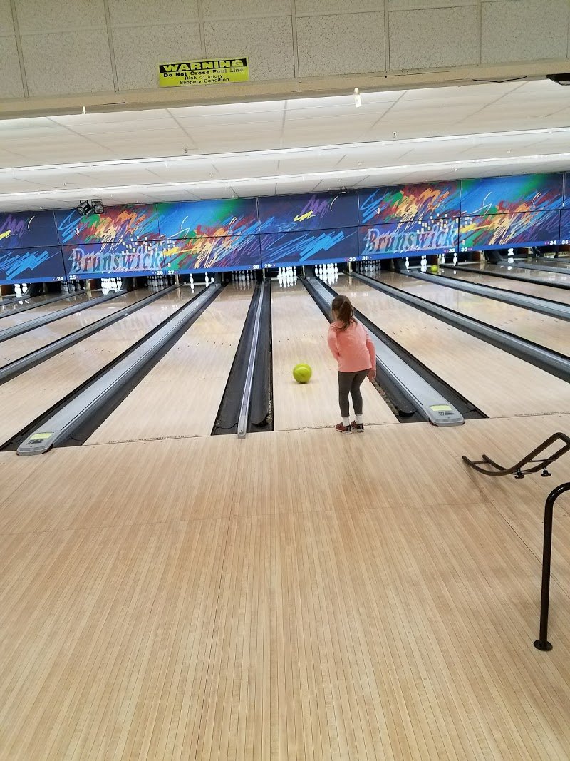 Brunswick Zone Woodridge Lanes cover picture