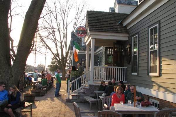 Revere's Wells Street Tavern cover picture